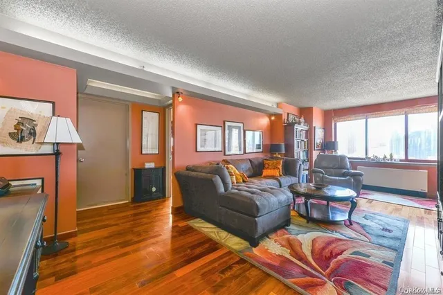 $699,000 | 4-74 48th Avenue, Unit 17J | Long Island City