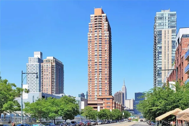 $725,000 | 4-74 48th Avenue, Unit 17J | Long Island City