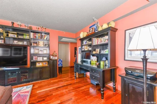 $725,000 | 4-74 48th Avenue, Unit 17J | Long Island City