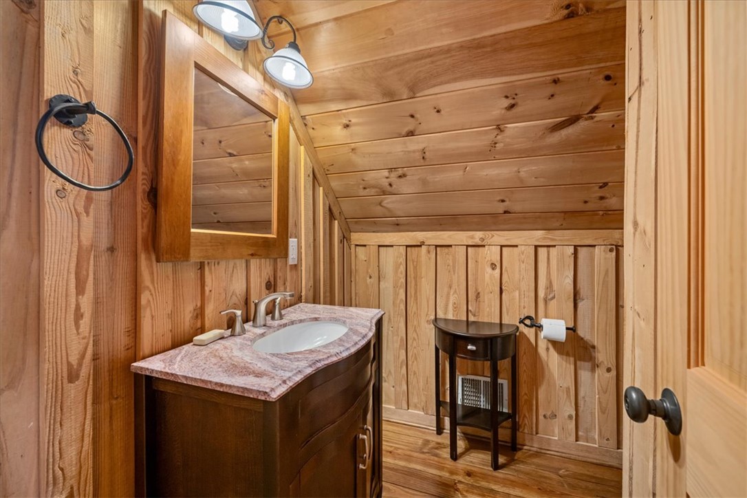 109 Carolina Cove Road Seneca, SC 29672 - Photo 23 of 45 The upstairs loft features a full bathroom and closet.