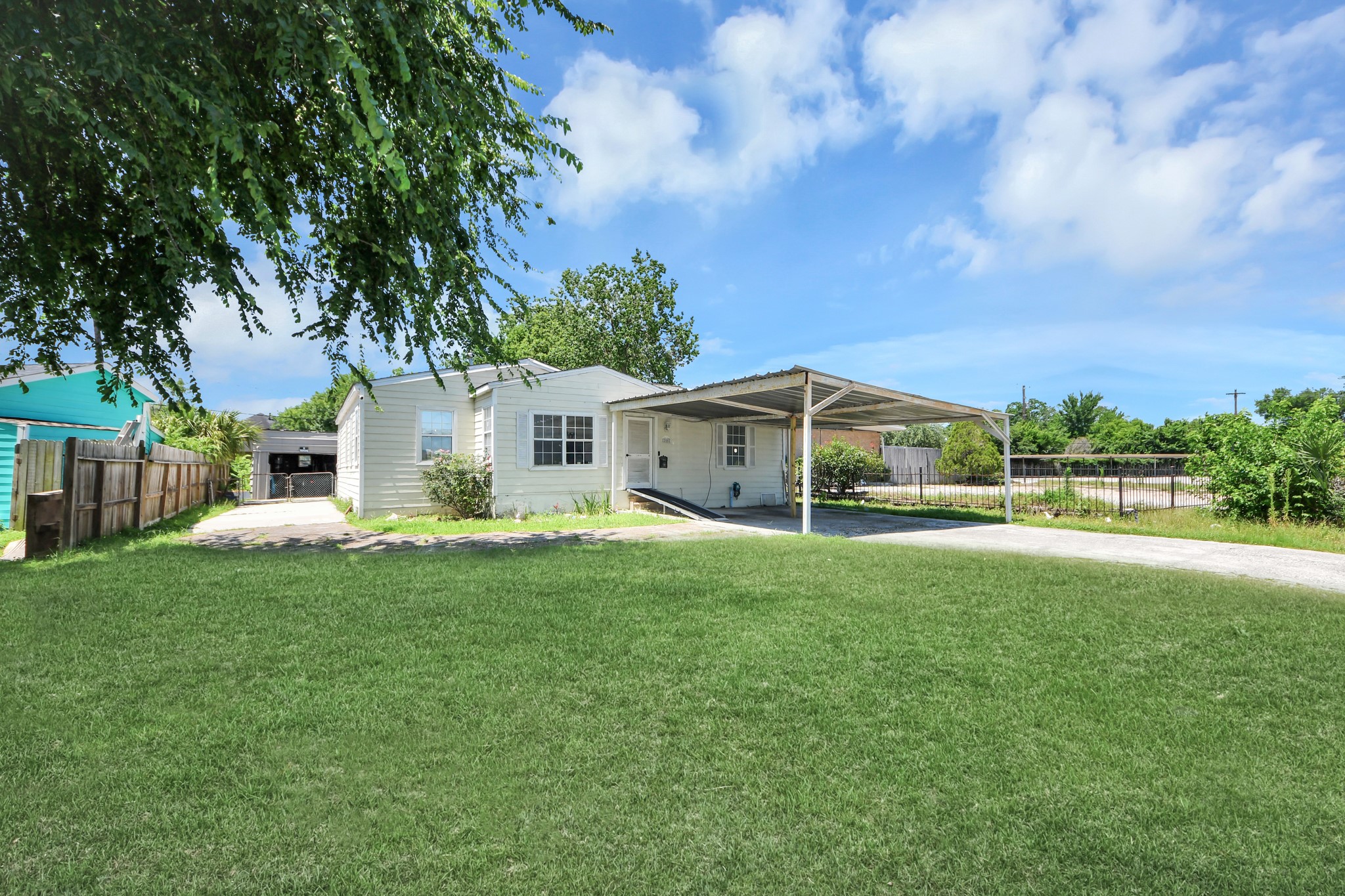 205 West Bird Road Pasadena, TX 77502 - Photo 1 of 26