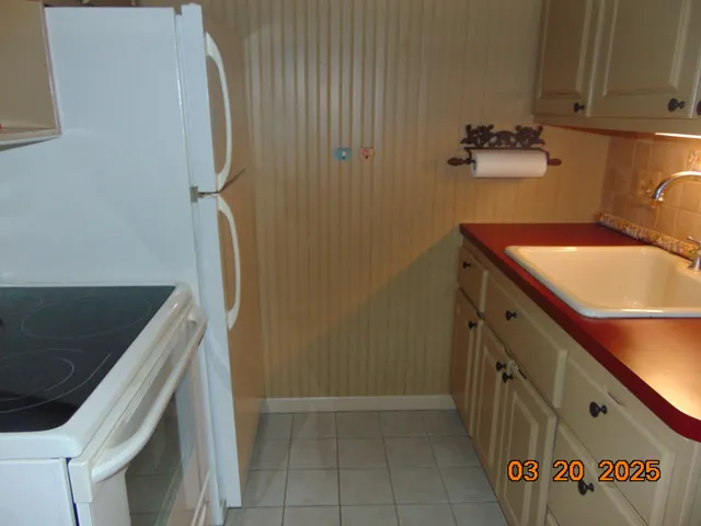 $69,900 | 2915 West 13 Mile Road, Unit 209, Royal Oak, MI 48073