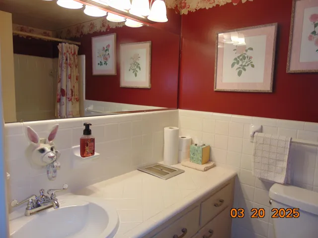 $69,900 | 2915 West 13 Mile Road, Unit 209, Royal Oak, MI 48073