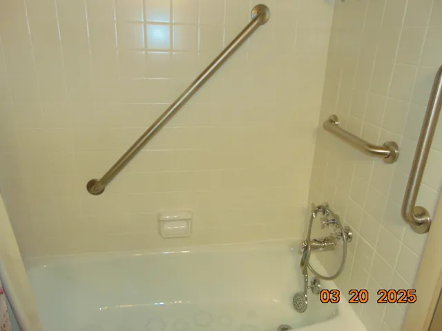 $69,900 | 2915 West 13 Mile Road, Unit 209, Royal Oak, MI 48073