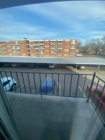 $69,900 | 2915 West 13 Mile Road, Unit 209, Royal Oak, MI 48073