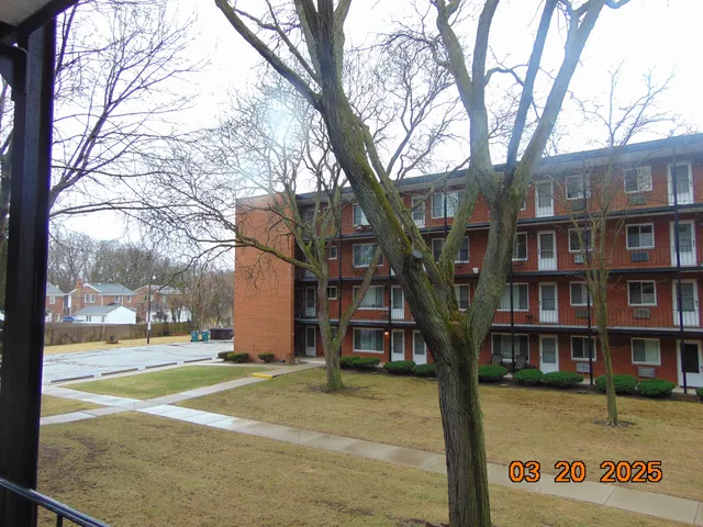 $69,900 | 2915 West 13 Mile Road, Unit 209, Royal Oak, MI 48073