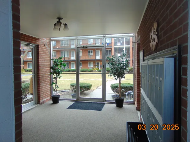 $69,900 | 2915 West 13 Mile Road, Unit 209, Royal Oak, MI 48073