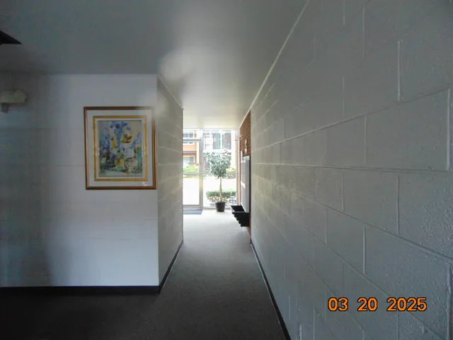 $69,900 | 2915 West 13 Mile Road, Unit 209, Royal Oak, MI 48073