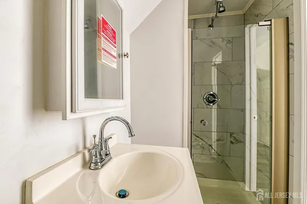 $3,096 | 212 Easton Avenue, Unit 2, New Brunswick, NJ 08901