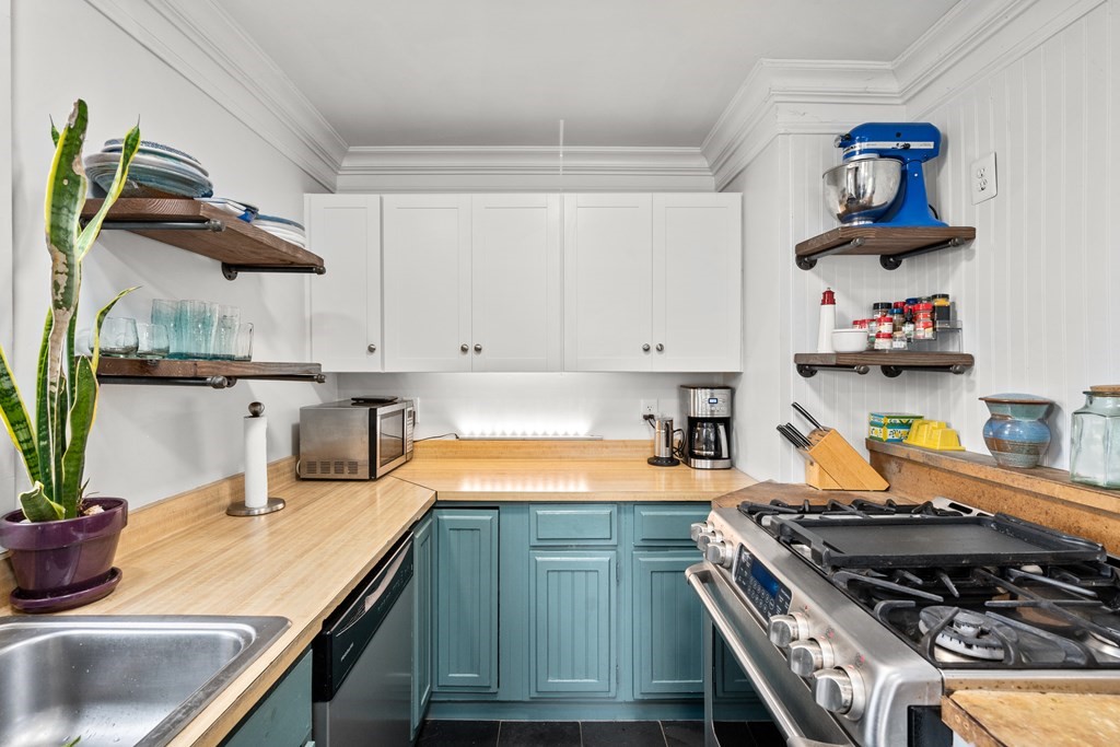 81 Spring Street Quincy, MA 02169 - Photo 2 of 40 Gallery Image 2