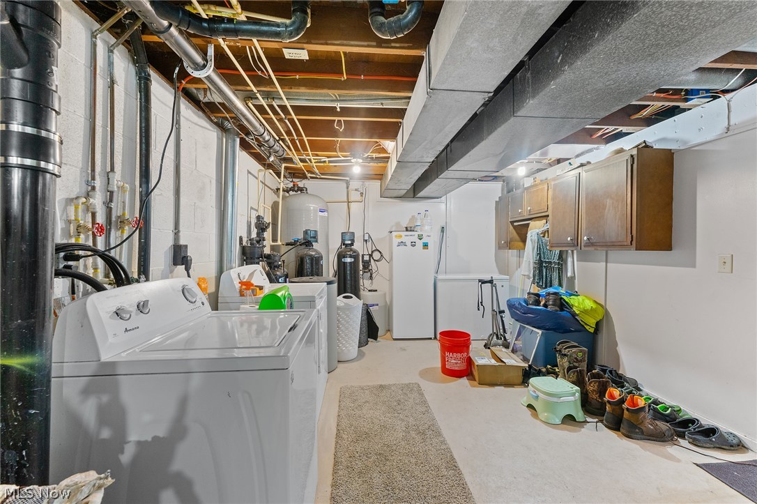 8184 Rochester Road East Rochester, OH 44625 - Photo 20 of 28 Laundry area with separate washer and dryer