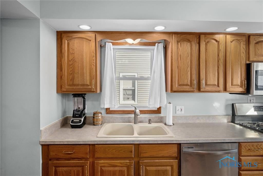 3756 Bellevue Road Toledo, OH 43613 - Photo 13 of 35 Gallery Image 13