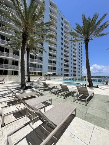$3,000 | 1551 North Flagler Drive, Unit 1504, West Palm Beach, FL 33401
