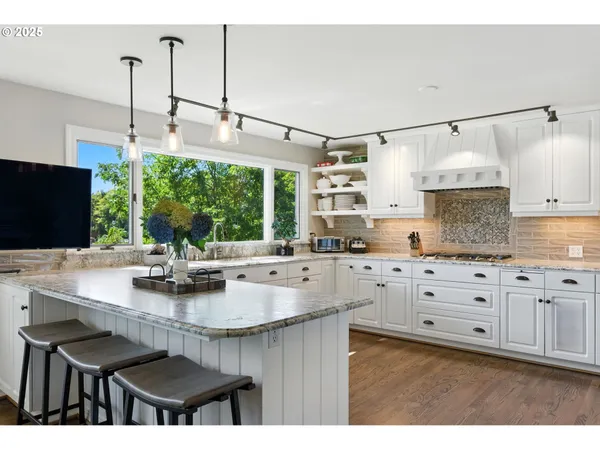 $4,000,000 | 16755 Graef Circle, Lake Oswego, OR 97035