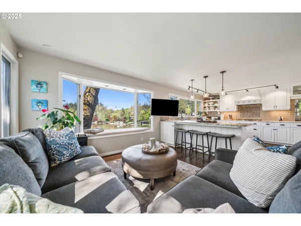 $4,000,000 | 16755 Graef Circle, Lake Oswego, OR 97035