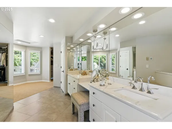 $4,000,000 | 16755 Graef Circle, Lake Oswego, OR 97035