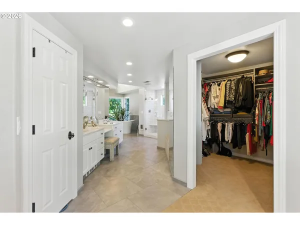 $4,000,000 | 16755 Graef Circle, Lake Oswego, OR 97035