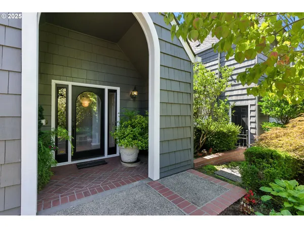 $4,000,000 | 16755 Graef Circle, Lake Oswego, OR 97035