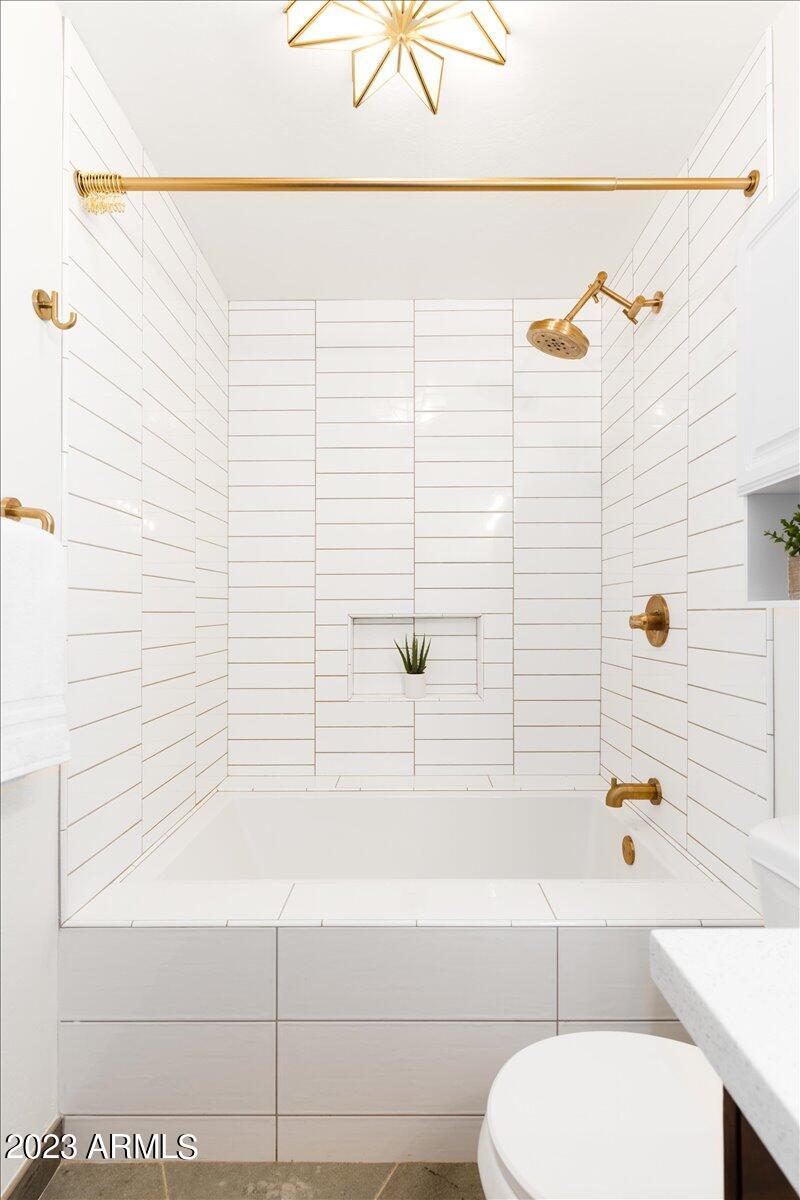 423 South Robert Road Tempe, AZ 85281 - Photo 8 of 15 Large Tub