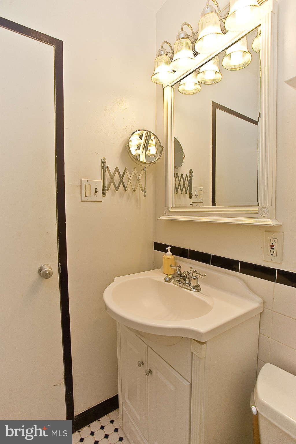 232 M Street Southwest, Unit 39 Washington, DC 20024 - Photo 17 of 25 Bath (Master)