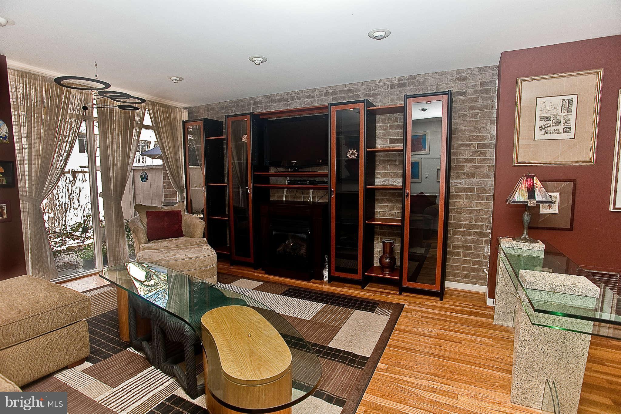 232 M Street Southwest, Unit 39 Washington, DC 20024 - Photo 9 of 25 Living Room
