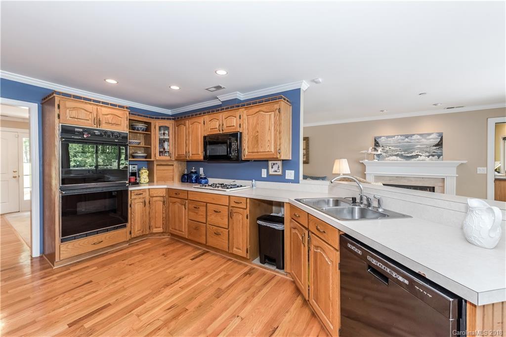 1112 Palmyra Drive Tega Cay, SC 29708 - Photo 12 of 36 Gallery Image 12