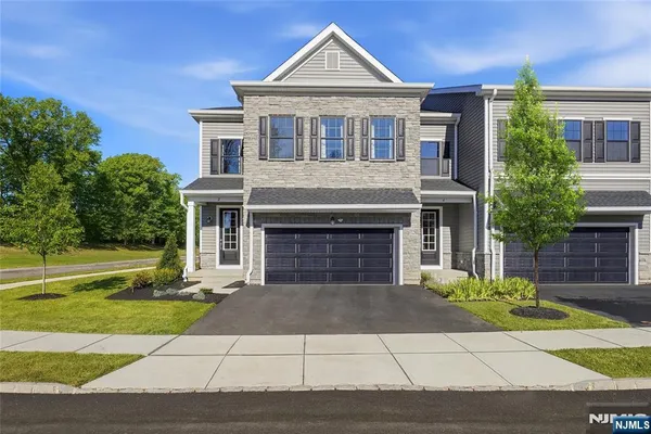 $999,950 | 12 Belmont Place, Oakland, NJ 07436