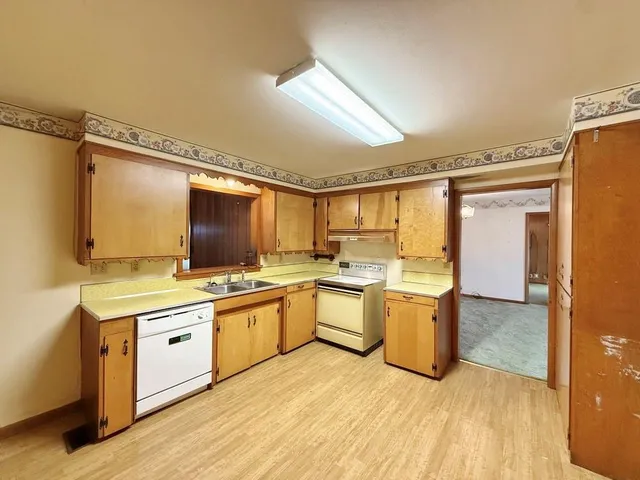 $160,000 | 212 Maple Drive, El Dorado Springs, MO 64744