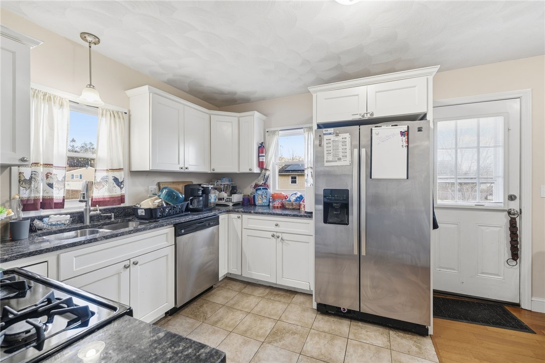 18 Francis Street Coventry, RI 02816 - Photo 12 of 36