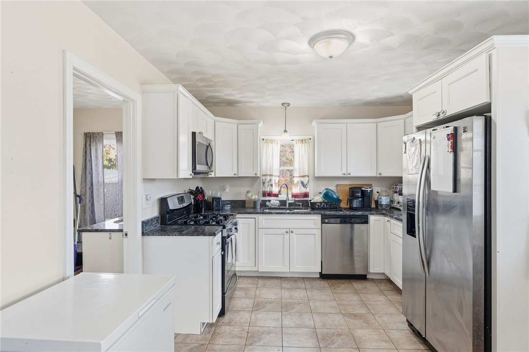 18 Francis Street Coventry, RI 02816 - Photo 13 of 36