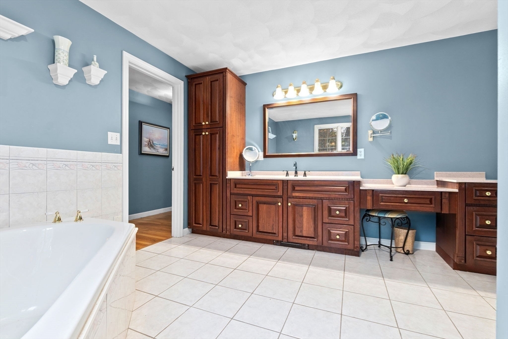 16 West Tapley Road Lynnfield, MA 01940 - Photo 21 of 42 Gallery Image 21