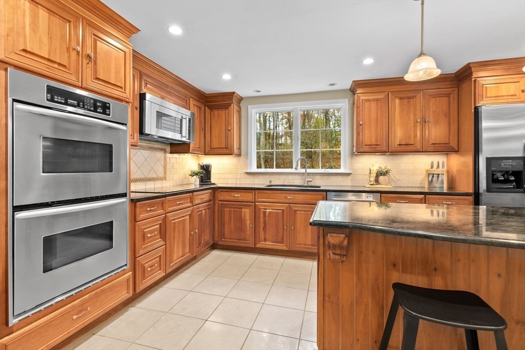 16 West Tapley Road Lynnfield, MA 01940 - Photo 6 of 42 Gallery Image 6