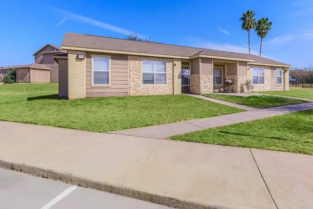 $822 | 409 Riverhill Loop, Laredo, TX 78046