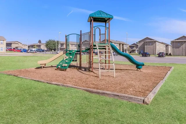 $822 | 409 Riverhill Loop, Laredo, TX 78046