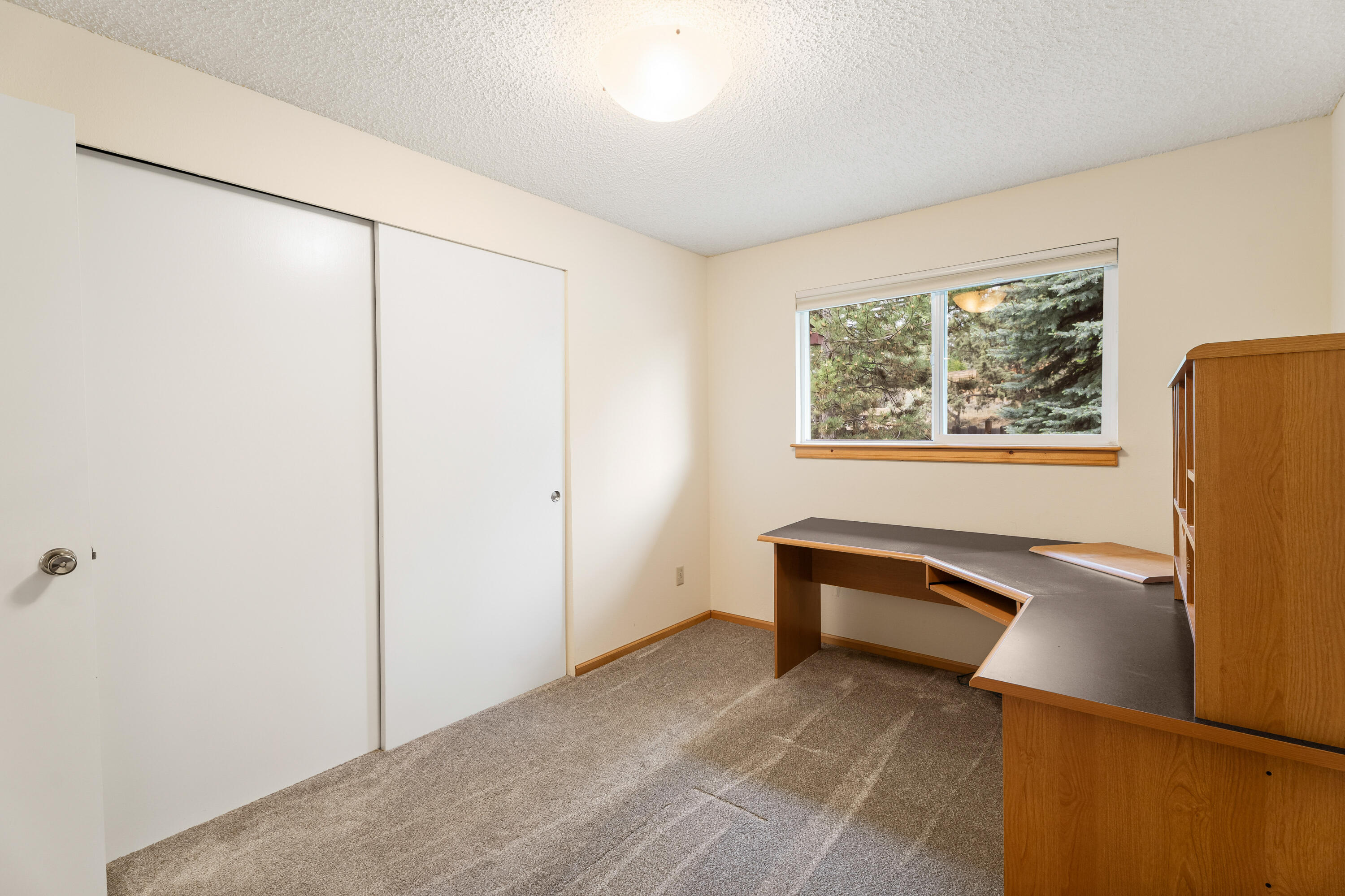 1627 Northeast Bear Creek Road Bend, OR 97702 - Photo 19 of 46 1st bedroom