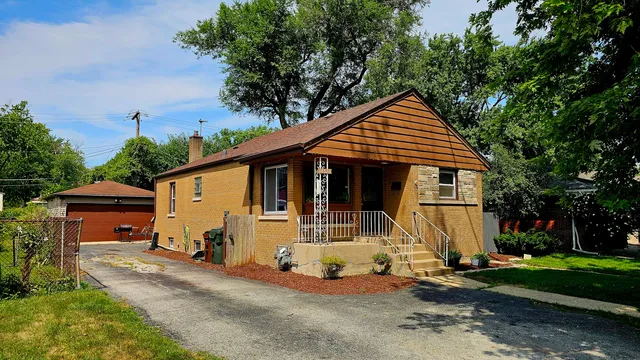 $254,500 | 18526 Dixie Highway, Homewood, IL 60430