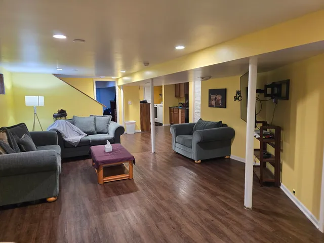 $254,000 | 18526 Dixie Highway, Homewood, IL 60430