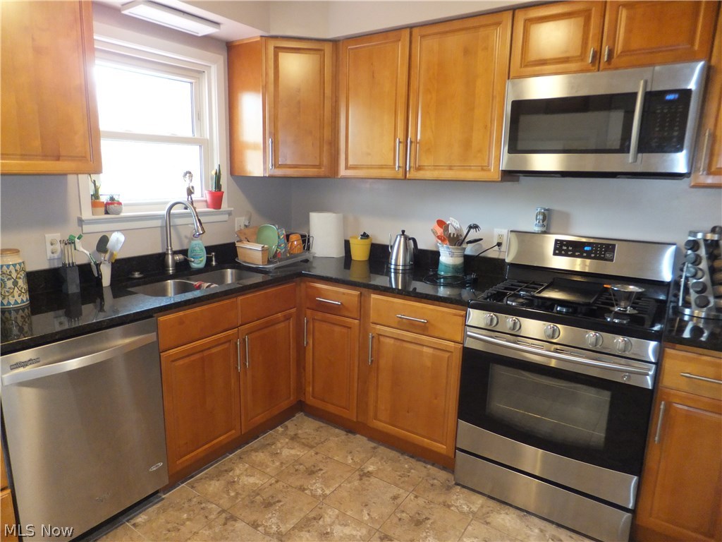 4111 Ridgeview Road Cleveland, OH 44144 - Photo 6 of 25 Gallery Image 6