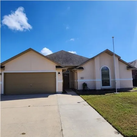 a front view of house with yard and garage