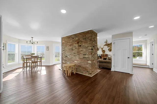 a view of a house with backyard and trees