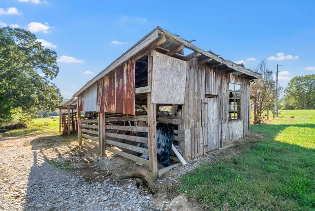 2760 Wallace Fork Road, Princeton, KY 42445