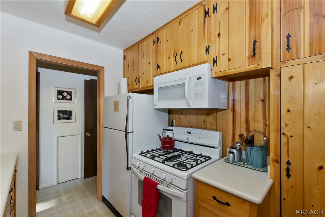 691 Cottage Grove Road Lake Arrowhead, CA 92352 - Photo 15 of 28 a kitchen with stainless steel appliances a stove and a refrigerator