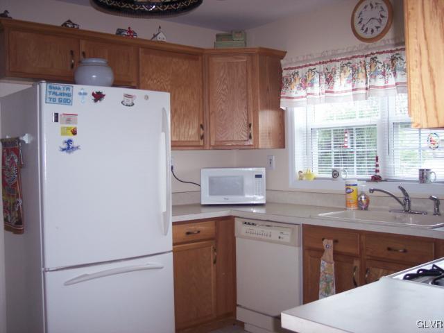 9 Abbey Road Easton, PA 18040 - Photo 11 of 28 Gallery Image 11