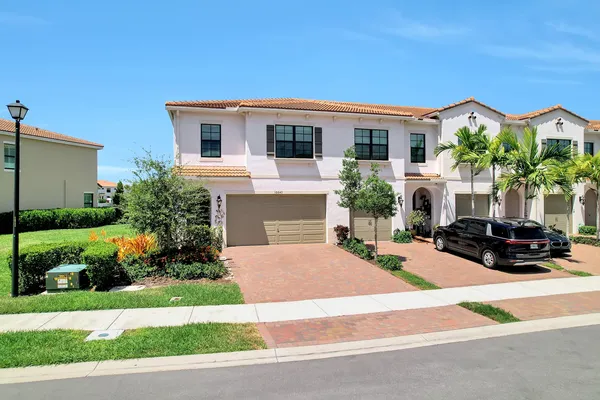 a house view with a outdoor space