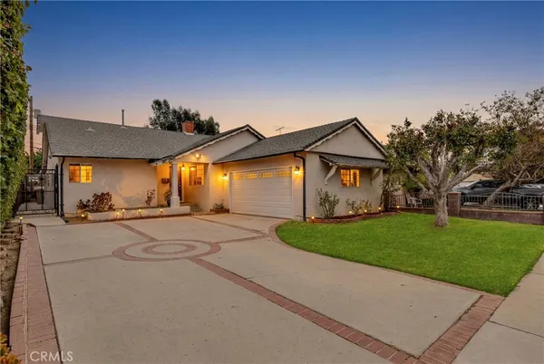 $915,000 | 8542 Etiwanda Avenue, Northridge, CA 91325