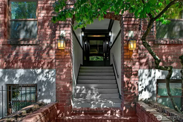 $295,000 | 516 East Thomas Street, Unit 105, Seattle, WA 98102