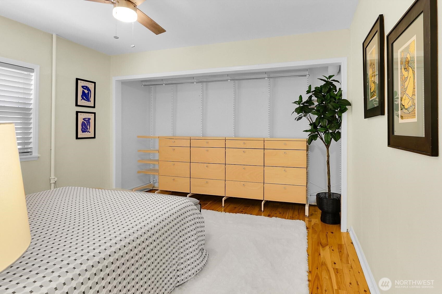 516 East Thomas Street, Unit 105 Seattle, WA 98102 - Photo 7 of 15 a bedroom with a bed and a potted plant