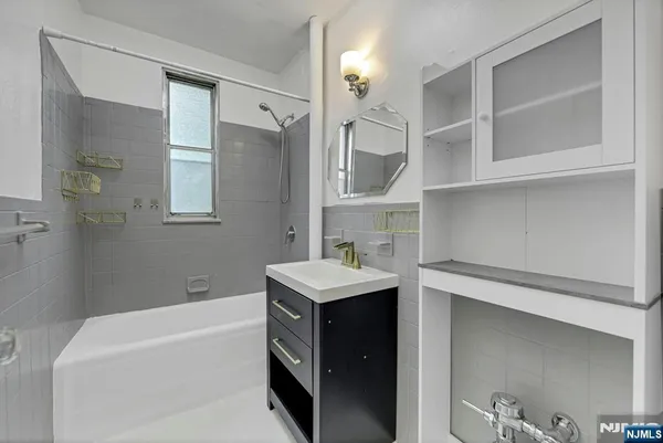 $412,888 | 100 East Palisade Avenue, Unit A24, Englewood, NJ 07631