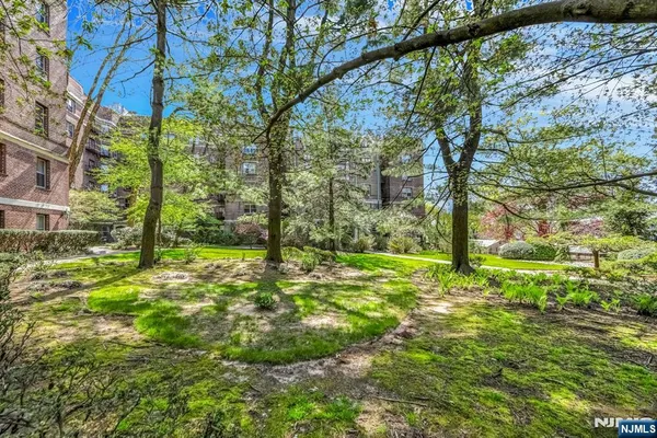 $412,888 | 100 East Palisade Avenue, Unit A24, Englewood, NJ 07631