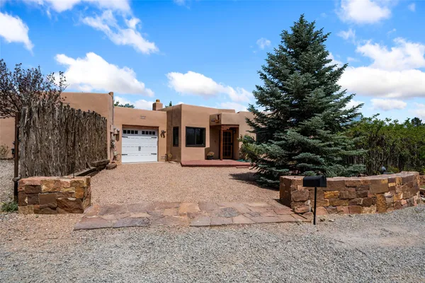 $494,500 | 121 Del Rio Drive, Santa Fe, NM 87501